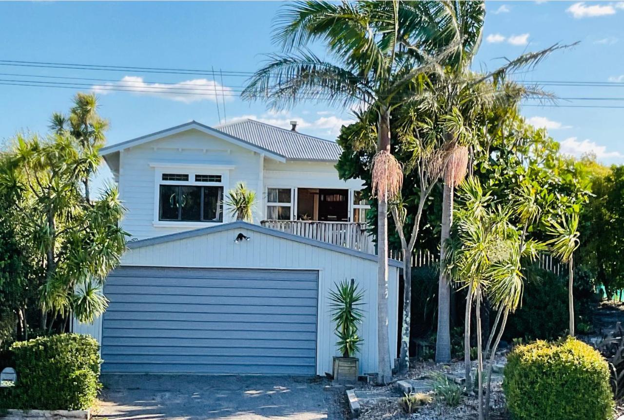 Cabbage Tree - Summer Or Winter Beachfront Haven Papamoa Bagian luar foto